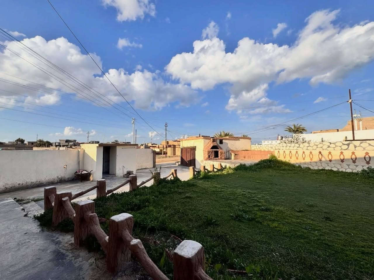 بيت سكني للبيع زراعي مناسب للعائلة
📍 الموقع: صلاح الدين – قضاء الشرقاط – تل الماجد
بجوار المقبرة القديمة. 

📐 مساحة الارض الكلية: 640 متر
🌳 حديقة واسعة
📦 مخزن خارجي
� محل خارجي بمساحة (4×5) مناسب لمشروع صغير أو دخل إضافي

🏠 تفاصيل البيت:
 • غرفتين نوم (4×5)
 • هول مريح (4×6)
 • مطبخ (3×4)
 • حمام داخلي 
 • استقبال واسع (4×6)
 مساحة ممتازة ومكان هادئ بعيد عن الزخم، مناسب للسكن والاستقرار

📩 للجادين فقط، التواصل على الخاص

دار العمران للعقار 
📍 الموقع: صلاح الدين – قضاء الشرقاط
قرب كراج بغداد مجاور شركة العمران للحج والعمرة
***********
***********

                 رقمي  ***********
                          ***********
.
