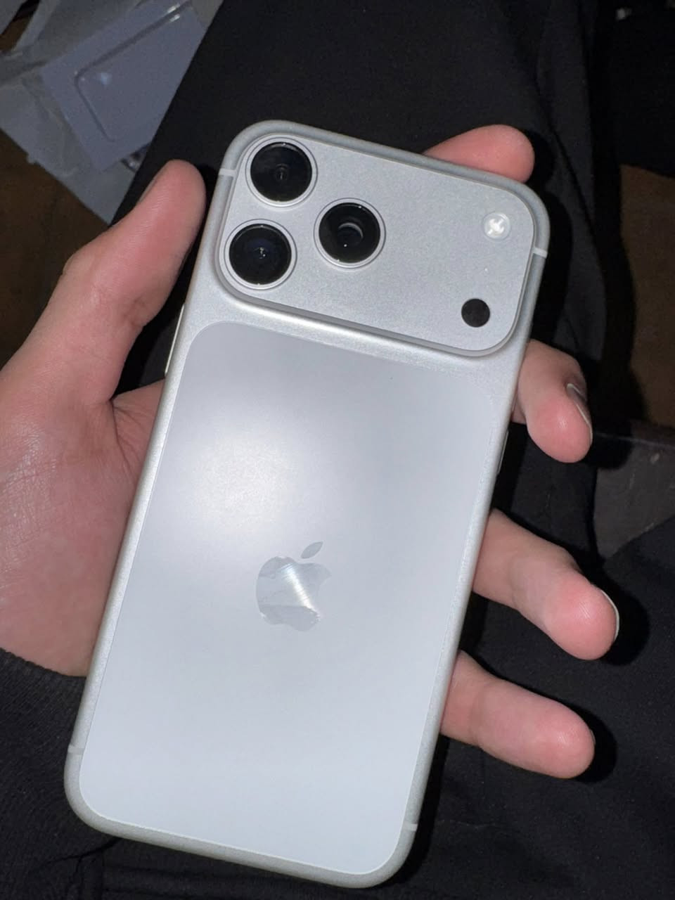 ايفون 17 برو ماكس
ذاكرة 256
نضافة 100%
شريحة الكترونية 
نسخة اليابان 
بطارية100%
 مشحون فقط9 مرات
جهاز جديد شخط واحد مابي 
سعرة 1.800.000
وبي مجال بسيط
مكاني بغداد الكاظمية 
***********
