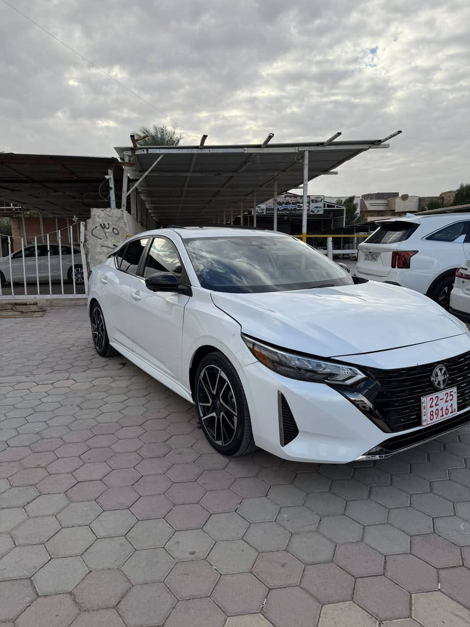 السلام عليكم
نيسان سنتره 2024 
SR ولكل يعرف مواصفات ل SR 
سياره حلوه وكاعده ونصبه مناقصه اي شي فضل من الله 
بيه صبغ بنيد فقط بدون دواخل يعني لا شاصي ولا لغد 
سياره ماشيه 16000 ميل وقابله للزياده استعمال شخصي 
رقم اربيل بسمي سنويه وهزه جديده
***********   متواجد ع نت
