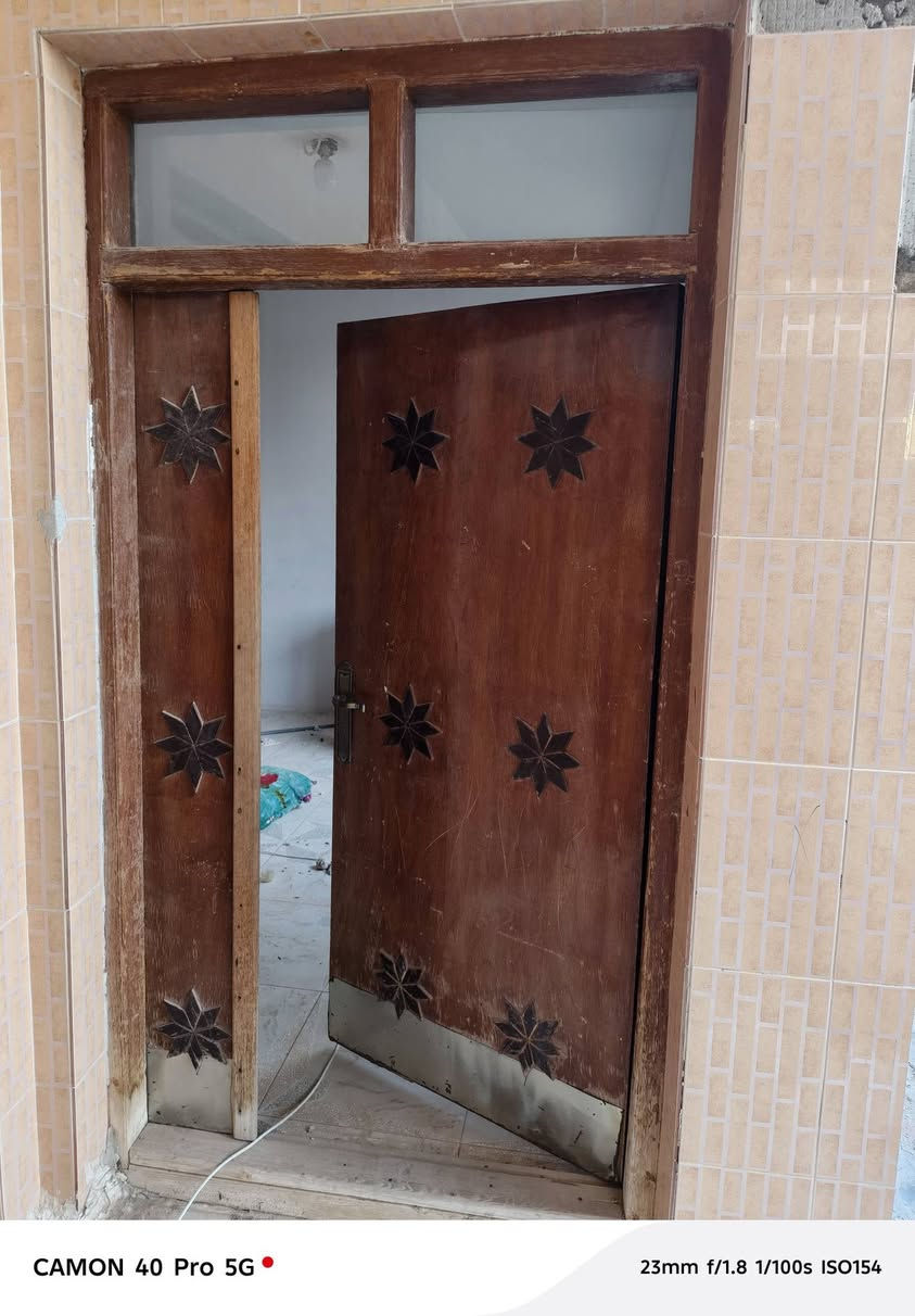 يوجد لدينا للبيع أبواب و شبابيك مستعملة نظيفة
للاستفسار *********** 
هيت قرب مستشفى هيت العام
