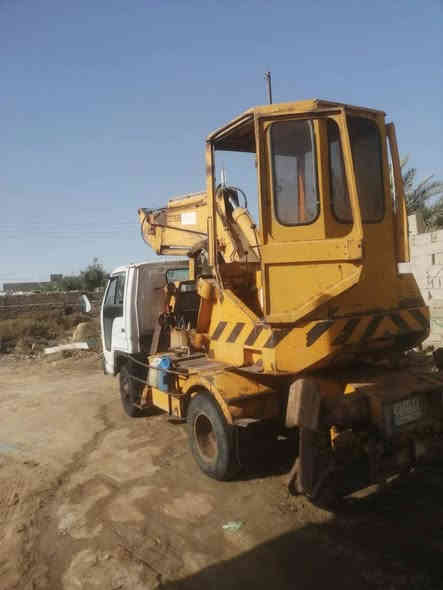 حفارة ازوزه رقم بغداد انشائيه
موديل 1991محرك 105بيها تبخير
سنويه منتهيه2019
السعر 80
***********
مكاني بصرة قضاء المدينه
بيها حصة كاز يوميه 40لتر المدينة
