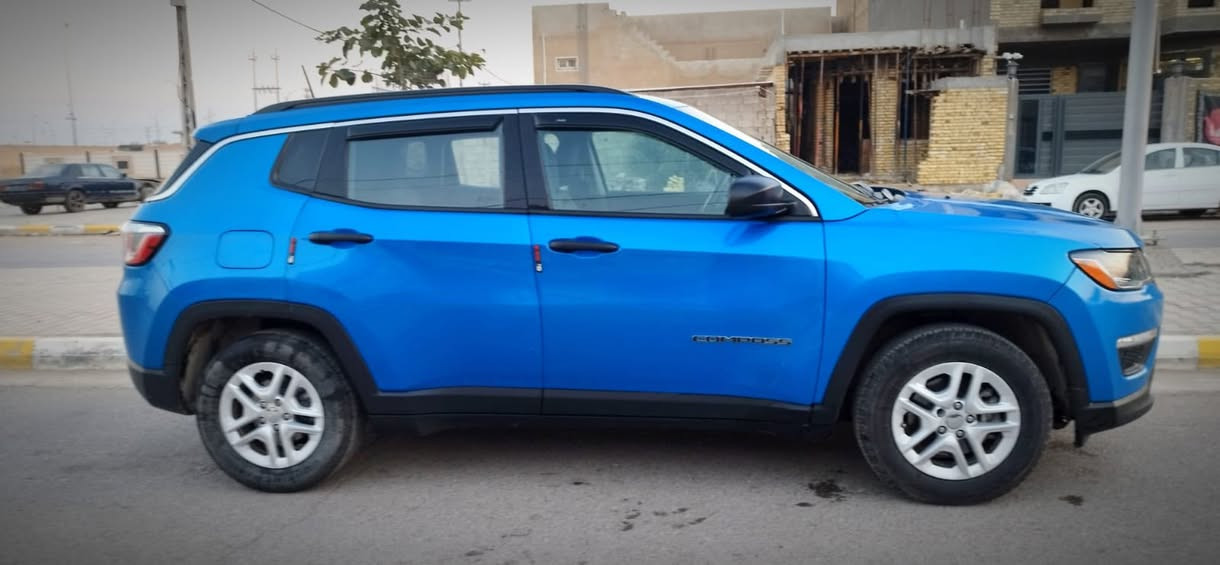 جيب كومباس موديل 2020 
اني مستوردها وعلى ايدي 
سيارة خير من الله
محرك 2400 مكفول. 
كير مكفول. 
تبريد ثلج حماوه صفر. 
حدادية ما بيها اي نقص
بصمة، شاشة، كشنات جلد، تحكم استيرن ومثبت سرعة،  وباقي المواصفات المعروفة
وارد امريكي
 ضررها جاملغ ويل ايمن، بجم سالم 
السعر 132 ورقة
مكاني الكوت
***********
