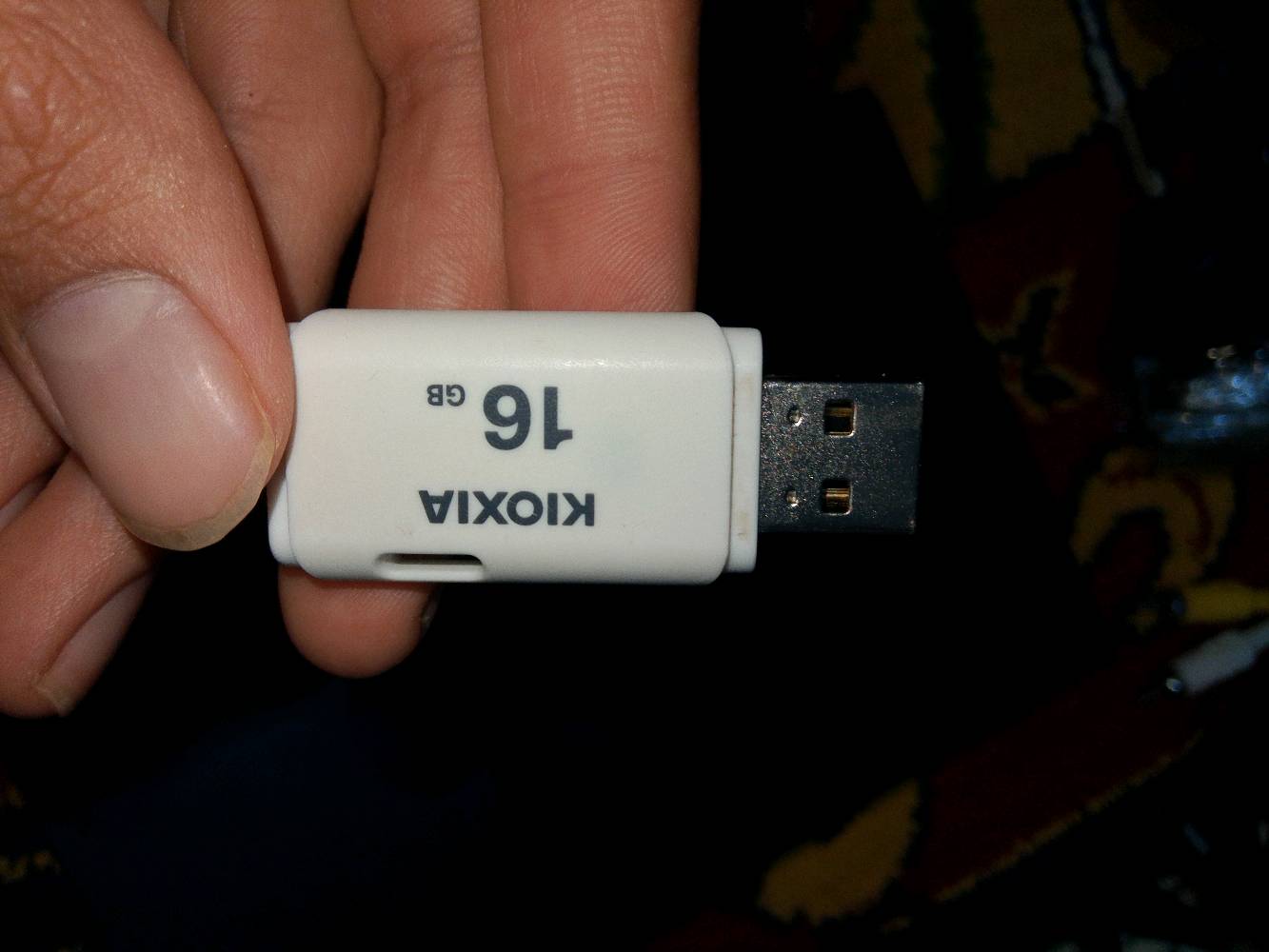 سلام عليكم بلي 2 نضيف للبيع مع جوستيك وحده وكامل ملحقاتة وفلاش ذاكرة 16GB تحتوي على 35 لعبة تحتوي على GTA وطوبة ومصارعة ولعبة سيارات واقعية وكريتوس وهواي العاب ويمكن يتحمل بعد الفلاش كلشي شغال ونضيف رايدة 60 وبي مجال للطيبين بلي يخبل ويسوة كامل غراض