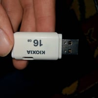 بلي 2 نضيف للبيع مع جوستيك وحده وكامل ملحقاتة وفلاش ذاكرة 16GB تحتوي ع...