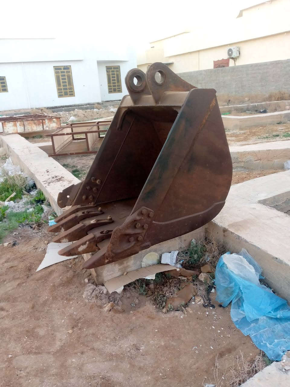 كيله متر وعشره بلاديه اخو الجديد بيم ثمانين سعرها ١٥ورقه مكانها الأنبار الحبانيه *********** ***********
