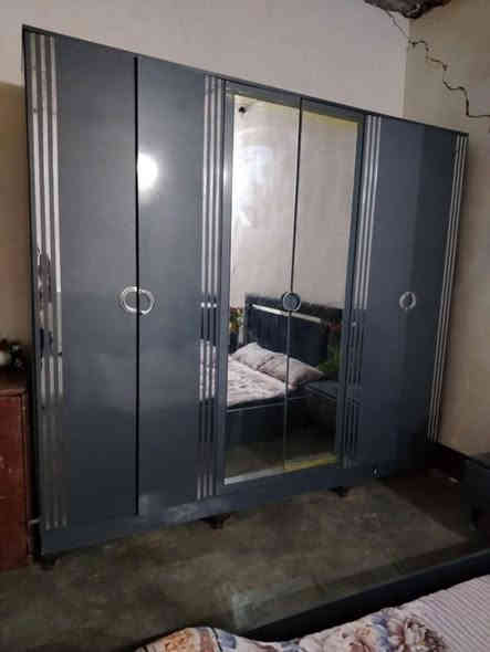 السلام عليكم ورحمة الله وبركاته (مكلف بل النشر) 
غرفه نوم للبيع سعره 500وبيها مجال المكان صبيح  
الاتصال على الرقم ***********
مكلف بل النشر
