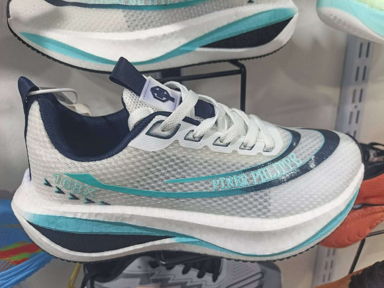 سلام عليكم شباب احذيه  اني بلنص
سعر الواحد  ٧٠٠٠ بس  العنوان حي الكرار مجاور المدرسه الحديد  ***********
