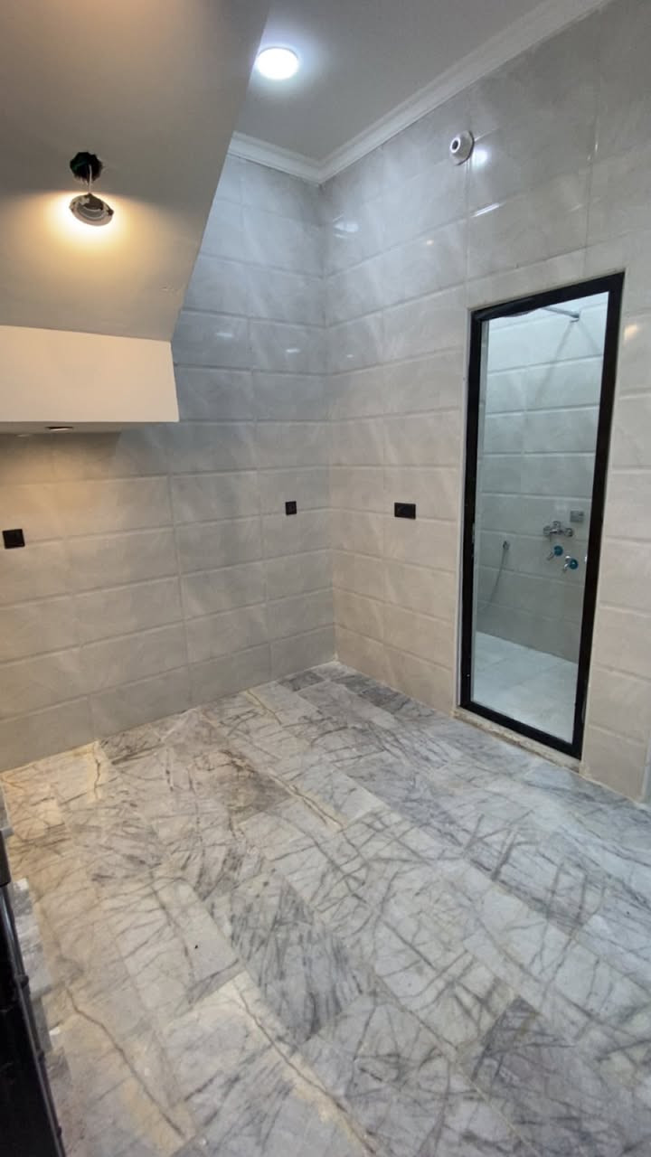 يالله
مشتملات 40م تونات للبيع
الواجهة 4 والنزال 10
يحتوي على استقبال ومطبخ وخدمات
والطابق الثاني غرفتين نوم
والطابق الثالث غرفة نوم وسطح
📍العنوان : حي اور منطقة الـ300

للأستفسار مكتب ارض الخيرات 
***********
***********
