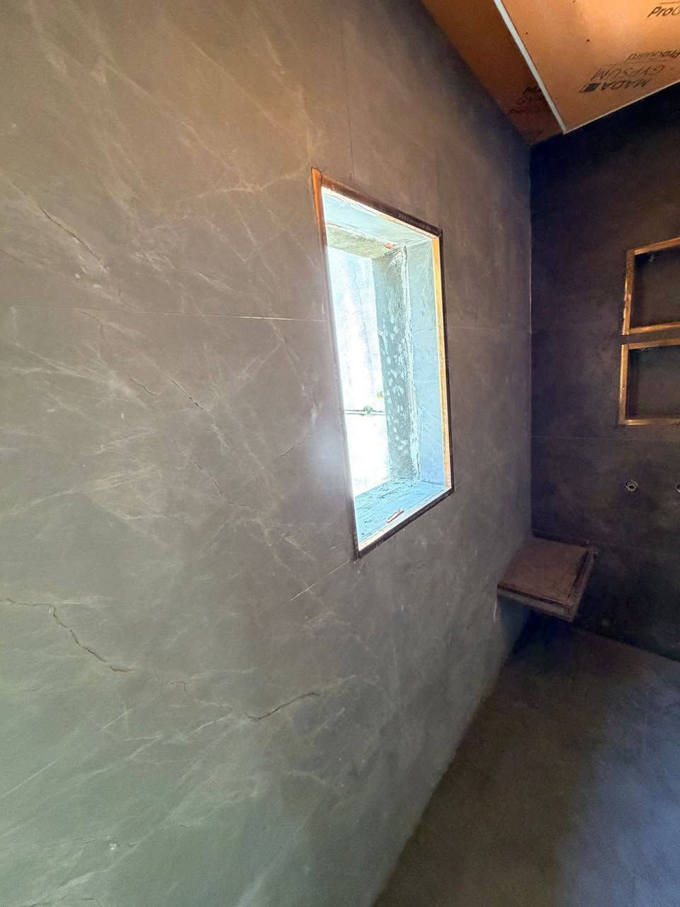 ر اسطه سيراميك. ارضي جداري. بايات. مكاني نجف. شغل مضبوط. استلام مهندس. كبان ليزر. اخذ متر ويوميه.  ***********
