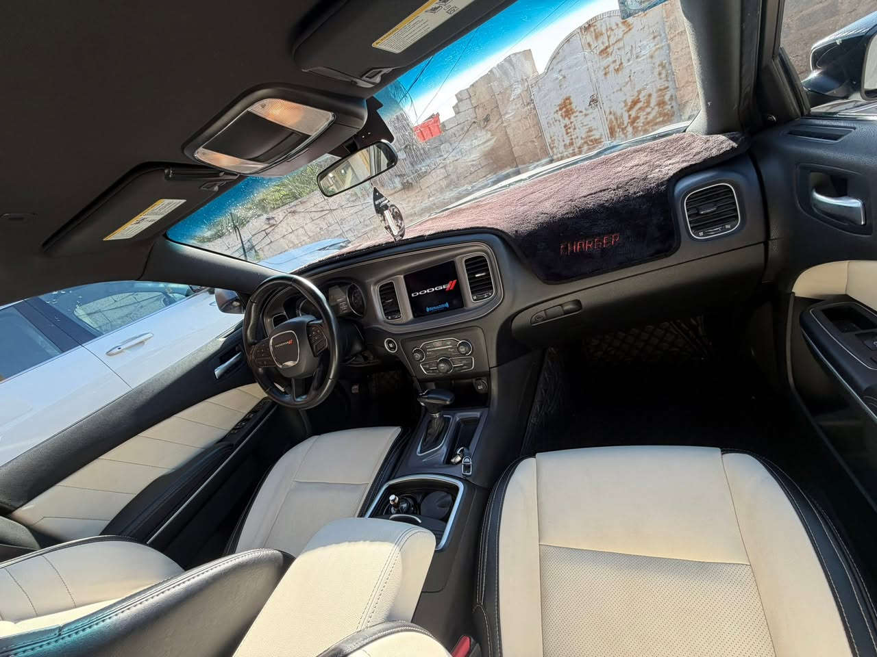 جارجر SXT موديل 2023 امريكي ماشيه 29  الف ميل مكينه وكير كفاله . ضربته بنيد وخشم الحاملغ ايرباك دركه فقط . السياره وضع شركه تايرات تخم مشلن .⬛️

رقم صاحب السيارة 
***********

المواصفات
محرك 6 سلندر 36 لتر
قوة تقريبا 300 حصان
ناقل حركة اوتوماتيك 8 سرعات
دفع خلفي
تشغيل بصمة
شاشة وسط متعددة
بلوتوث
تحكمات ستيرن
مثبت سرعة
نظام مانع انزلاق
نظام ثبات
حساسات خلفية
اضاءة LED
قفل مركزي
نظام ABS
اضافه لد متغير 230حركه 
لايت زينون ⬜️ .🤍
