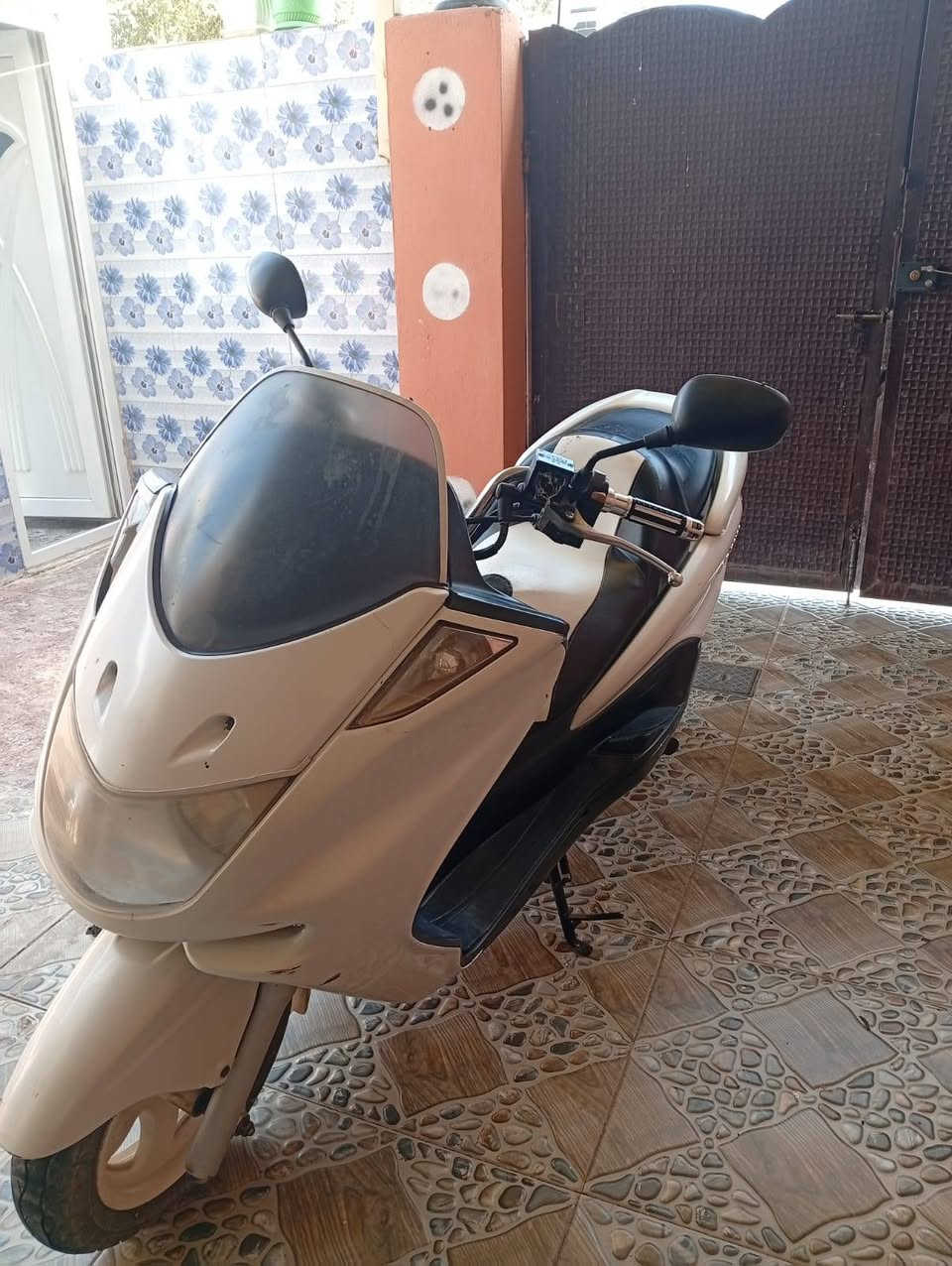 سلام عليكم 
ماجستا دبل رون 
دراجه نضيفه جدا مكينه تخبل خير من الله مابيهه نقص كلشي جديد 
مكاني ديالى الخالص حي البيادر 
***********
الشراي يراسلني وبلخدمه
