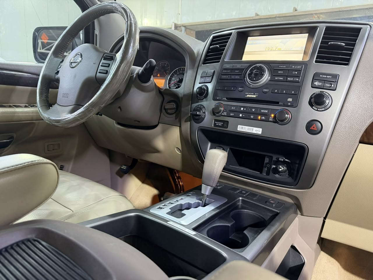 السلام عليكم ارماده 2011 خليجي وكالة ماشي 88 كم عل وضع شركة جديده لوك اخت زيرو تجي لسيارة حسب ماشي 10 ألف 
فول موصفات رقم بغداد بسمي مكان بغداد *********** باقي تفاصيل اتصال
