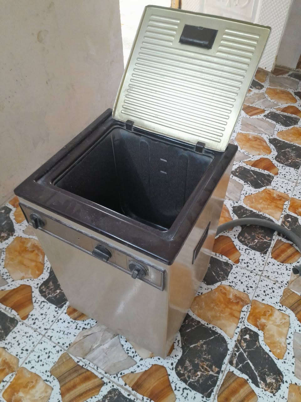 غساله حجم صغير ام الهيتر اسخن الماي شرط الشغل والنضافه ياباني سعره 65المكان حي السماح للإستفسار ***********
