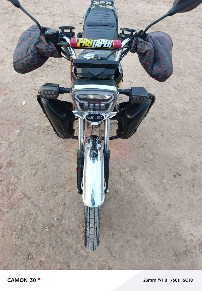 سلام عليكم ماطور سيفان موديل 2025 ماطور جديد كله شرط  السعر خاص رقم الهاتف ***********
