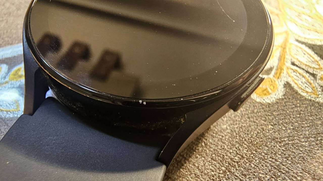 التفاصيل:
​الموديل: Samsung Galaxy Watch 5 (SM-R910).
​الحجم: 44mm (الحجم الكبير).
​الحالة: الساعة نظيفة جداً، الشاشة كريستال (صافية بدون خدوش)، البطارية أداء ممتاز (يومين تقريباً حسب الاستخدام).
​الملحقات: الشاحن الأصلي (Type-C) موجود.
​السعر: 140 الف (وبيها مجال ).
​المكان: الموصل


**إذا كنت صاحب هذا الإعلان وتريد حذفه لأي سبب، رجاءا أرسل رسالة إلى الدعم الفني**