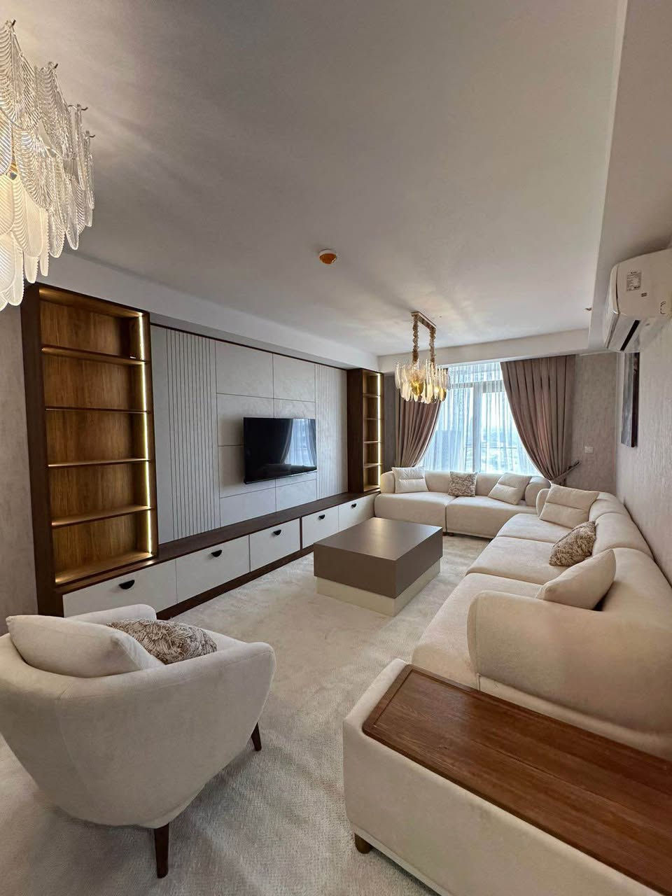 شقة مؤثث للأيجار في امپاير پيريل
غرفتين نوم 
كامل مؤثث
ملاحظة لدينا شقق للبيع هم سواء غرف واحد او غرفتين عليك بس تتصل بالارقام
  
📞☎️ 0750 386 1964 whastup أربيل, العراق
