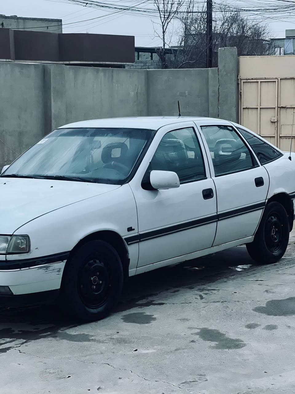 فيكترا موديل 92 كير توماتيك سياره شاملغ كدام مرجع لكل بارد وبدون اي ضربه 
السياره نظيفه بعض الكلمه 
كله شغال اي نقص ما بيه
تايات ضخم كله جداد 
السياره يداومه كامل 
نقص واحد ما بي شرط
الشرعيه موجود تحويل وكاله بشرط
سياره كامله مكمله سعرو تصال رقم 
***********
