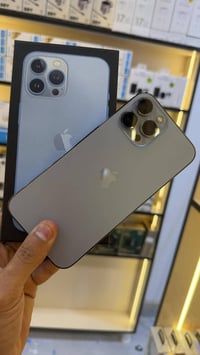 13برو ماكس  ذاكره 256 بطاريه 85 مكفول من اي خلل  السعر 710  0782266278...