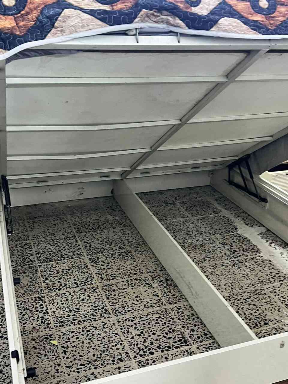 غرفه للبيع مكان الحسينيه مطعم لامير ب ٢٢٥وبيها مجال  بدون دوشك مستعجلين ع البيع ***********
