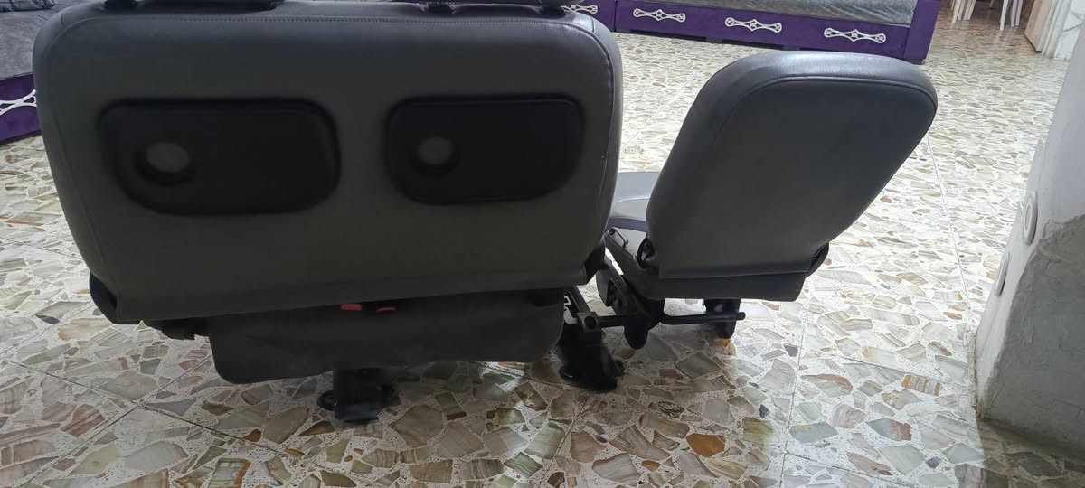 السلام عليكم   كشن ستاركس. جلد. سياحي. جديد. نضافه 100/100  السعر 260 وبيه مجال    بغداد.   أتصل على الرقم. ***********    وتدلل.
