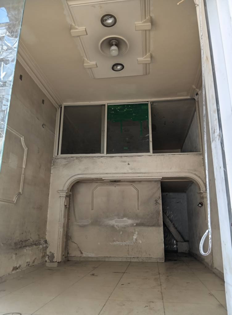 للبيع محل حلب بستان الزهره خلف كازيه الباش شارع مدرسه خديجه الكبرى شارع العبي طول 9 امتار عرض 3 امتار مع سقيفه ارتفاع مترين عرض 3 امتار طول 7 امتار اكساء المحل جيد جبصين بالسقف منتفعات سيراميك ارض جرانيت محل طابو اخضر يصلح لكافه المهن للتواصل على الرقم0946676199


**إذا كنت صاحب هذا الإعلان وتريد حذفه لأي سبب، رجاءا أرسل رسالة إلى الدعم الفني**