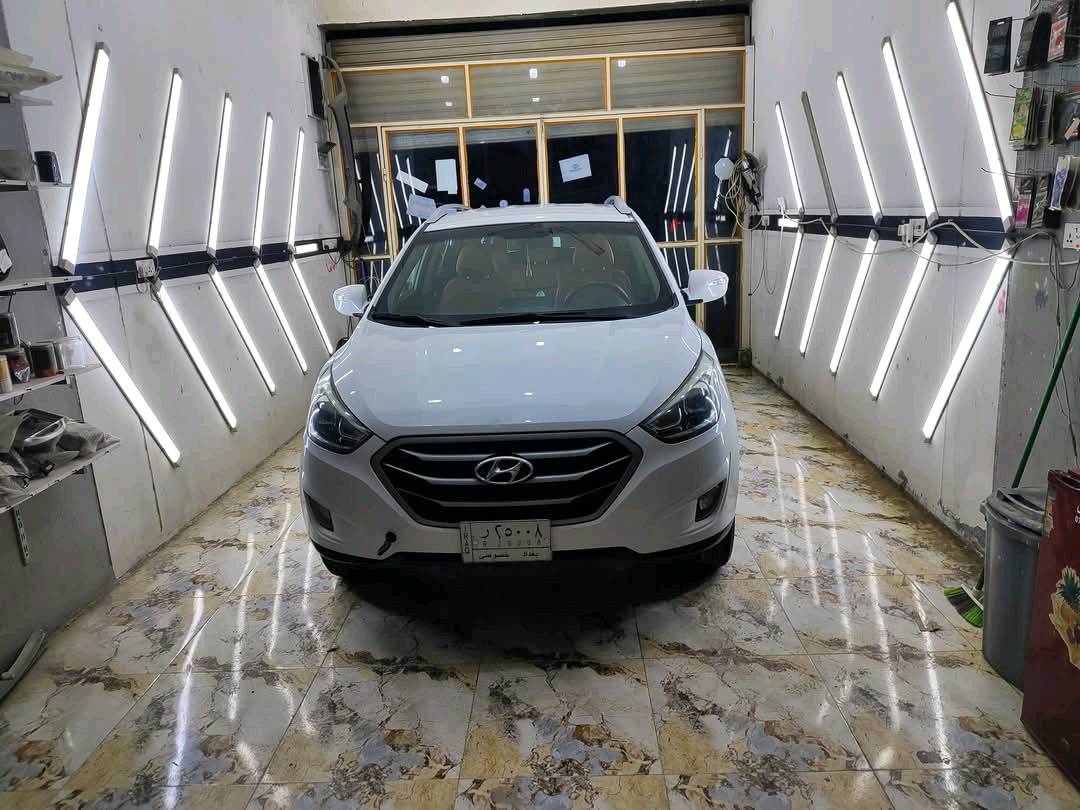 للبيع توكسان 15خليجي أبيض رقم بغداد مشروع وطني تحكم سترين شاشه تاب كامرة دوارة تخم تاير ويل كروم لايت عدسة السيارة جيدة و مامتعوبة استعمال شخصي بيها قطعين صبغ باب السائق و الوراها دحجة خفيفه جدا ورشيتهن بدون معجون مكانها بابل المركز 