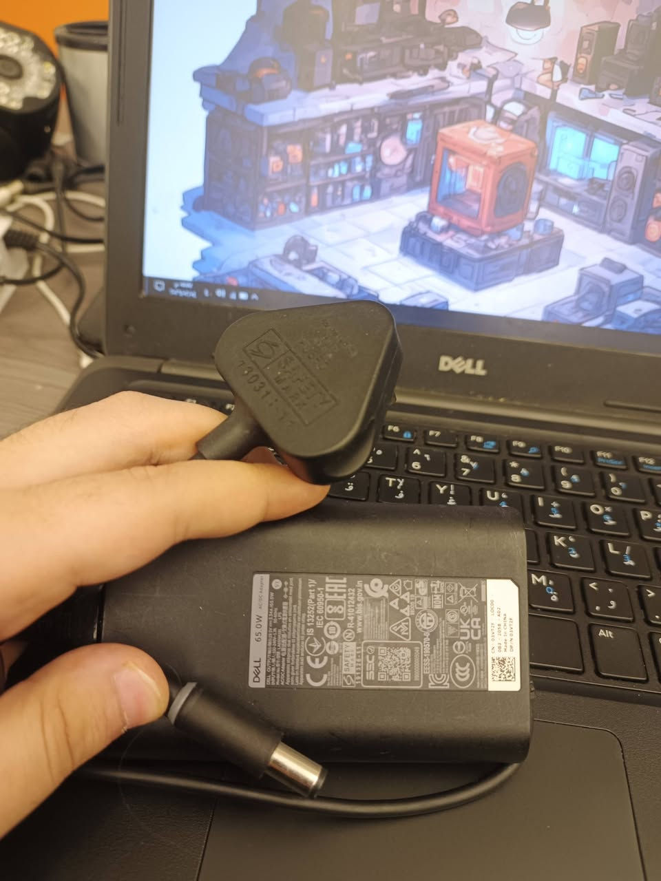 Laptop i5 Gen7 – SSD – 8GB – شاشة HD – شاحن أصلي + ماوس هدية
🔹 معالج Intel Core i5 الجيل 7

🔹 كرت شاشة Intel HD 620 و 4GB مشترك

🔹 رام 8GB  

🔹 SSD سريع (تشغيل سريع + أداء ممتاز)  

🔹 شاشة HD  

🔹 شاحن أصلي  

🔹 ماوس Havit

🔹 مناسب للدراسة، التصميم الخفيف، التصفح، برامج الأوفيس  

🔹 الجهاز نظيف وشغال 100%

🔹 ويندوز 10 مفعل مع برامج أوفيس

🔹 يجي وياه بيس 16 و كود 
السعر 230الف

مكاني النجف/حي النصر

الخاص مفتوح إذا تريد تتفضل


**إذا كنت صاحب هذا الإعلان وتريد حذفه لأي سبب، رجاءا أرسل رسالة إلى الدعم الفني**