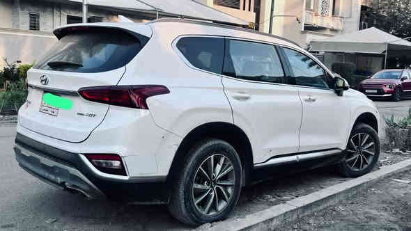 سنتافي 2019 
بدون ايرباك 
تحديد مسار 
رادار امامي وخلفي 
كشنات وستيرن تدفئة 
اوتو هولد 
2000 توربو 
ماشية 80 الف كيلو 
جاهزة تماماً من كلشي 
سعرها 20.000 دولار

0770 799 6556
عنوان زيونه
اتصل مكلفه بالنشر
