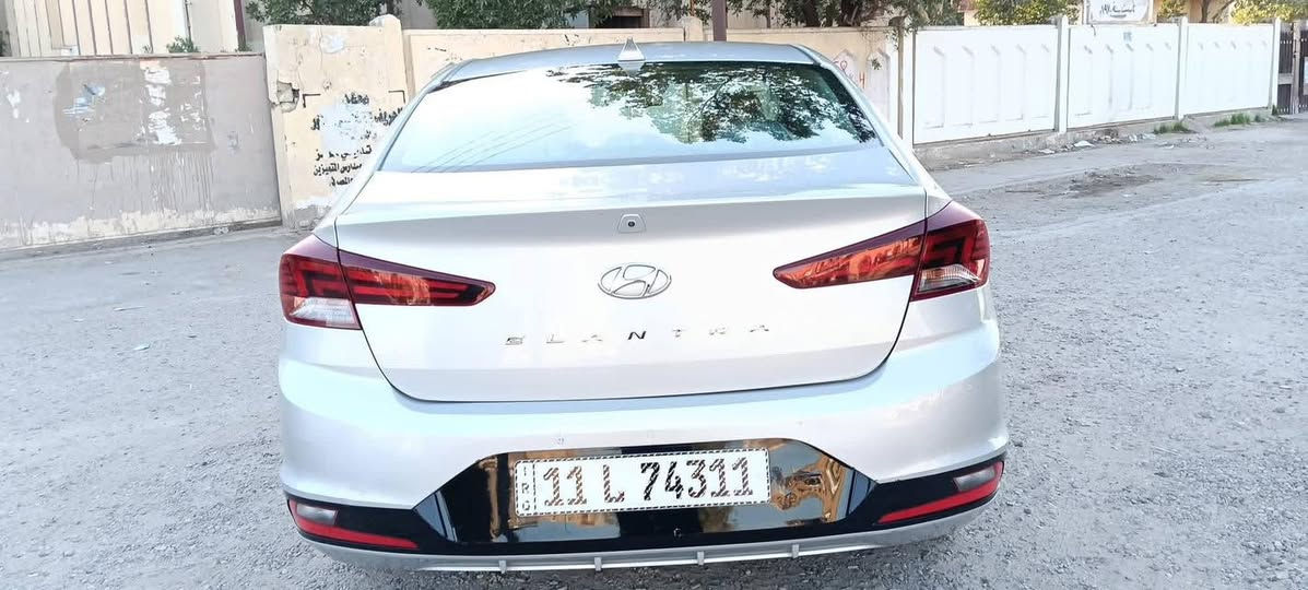 النترا وارد امريكي 2020 حادثها جاملغ وبنيد بدون دبديل فقط البنيد مبدل ابلادي والباب الخلفي الأيمن مفتوح لغرض تطبيك فقط سياره ليبل واحد بيها مكانات صبغ وبيها سونر موجود بسمي سنويه ورقم جديد وهزه جديده مكينه 2000 مكفوله على وضع شركه شرط وكير ال دي سعرها 128وبيها مجال لشراي سياره فول مواصفات 
رقم الهاتف *********** 
مكاني الدوره
