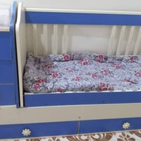 سرير اطفال • للبيع