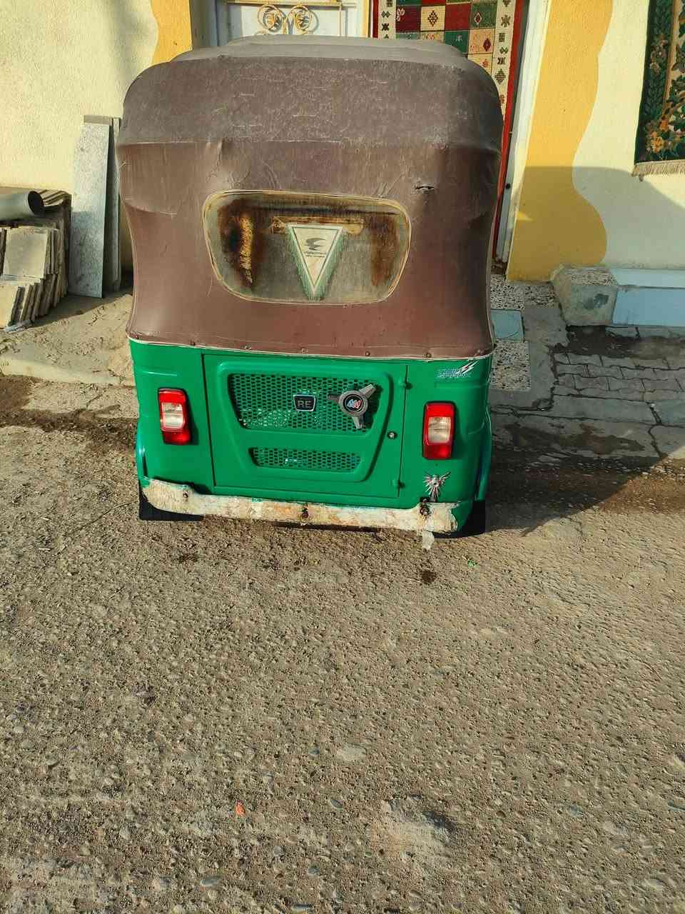 سلام عليكم تكتك البيع ٢٢ مكاني العماره محتاج حتى اقصاد ابيع 
سعر ٦وبيه مجال حك جيه ***********
