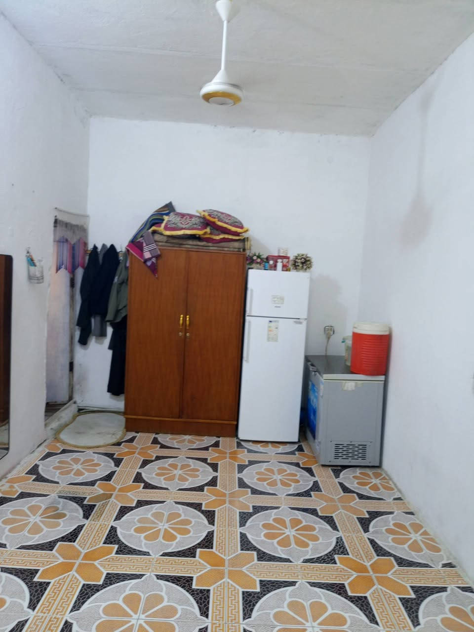 سلام عليكم بيت لبيع في ميسان لعماره حي الرحمه ثانيه قرب المجمع الطبي مساحه 100متر سعره 35 (.     ***********
