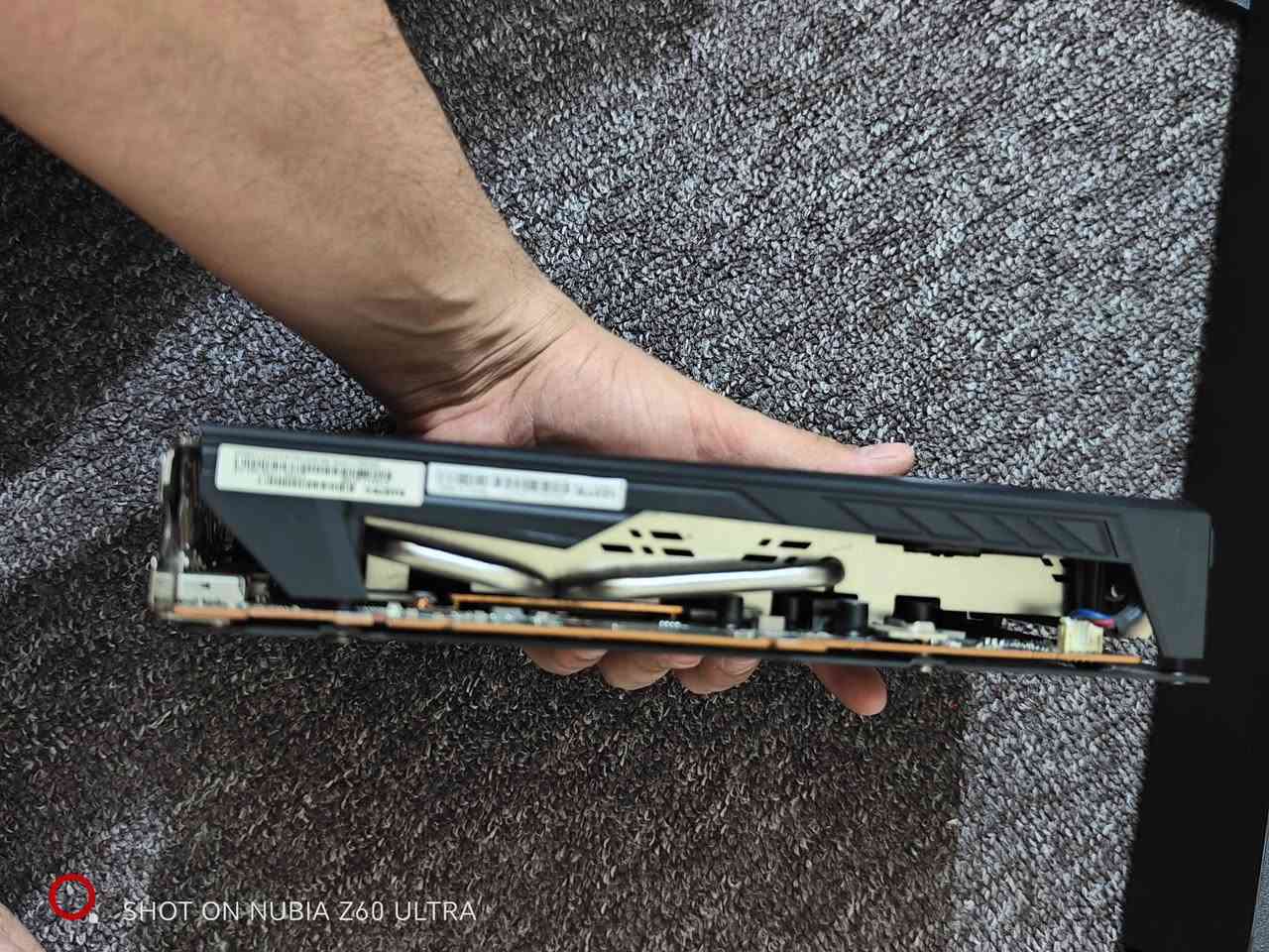السلام عليكم 
كارت شاشة للبيع : 
°RX 5700 8 GB نسخة سافاير .
النظافه كدامكم مامتعوب ولا بي اي عطل مكفول 100% 
حرارته تحت الضغط ماعبرت ال75 سبب البيع طورت لل3060 مثل ماجاي تشوفون 
السعر: قيم وبلعافيه 
المكان : الناصريه لايوجد توصيل 
الرقم *********** للتواصل
