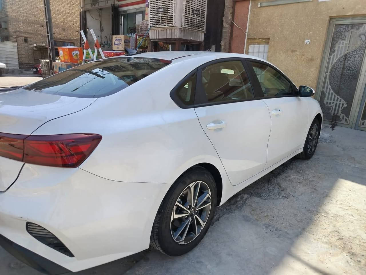 كيا فورتي موديل ٢٠٢٤
امريكي ضرر بسيط جدا فقط بارد بحافة البنيد وحافة الجاملغ الايسر ليبل واحد السيارة
جاهزة جديدة جدا  ماشية ٢٨ الف
بسمي السعر ١٦٠ هاتف ***********
