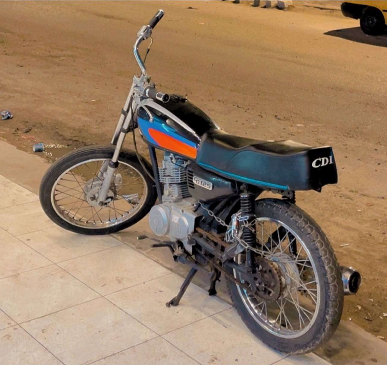 دراجة نامة نضيفة دوات مكفولة من سرقه عنوان البصرة سعر ٤٥٠ الف ***********
