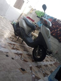 دراجه بريز للبيع  يجي خاص او الاتصال على هاذه الارقم 07742261090