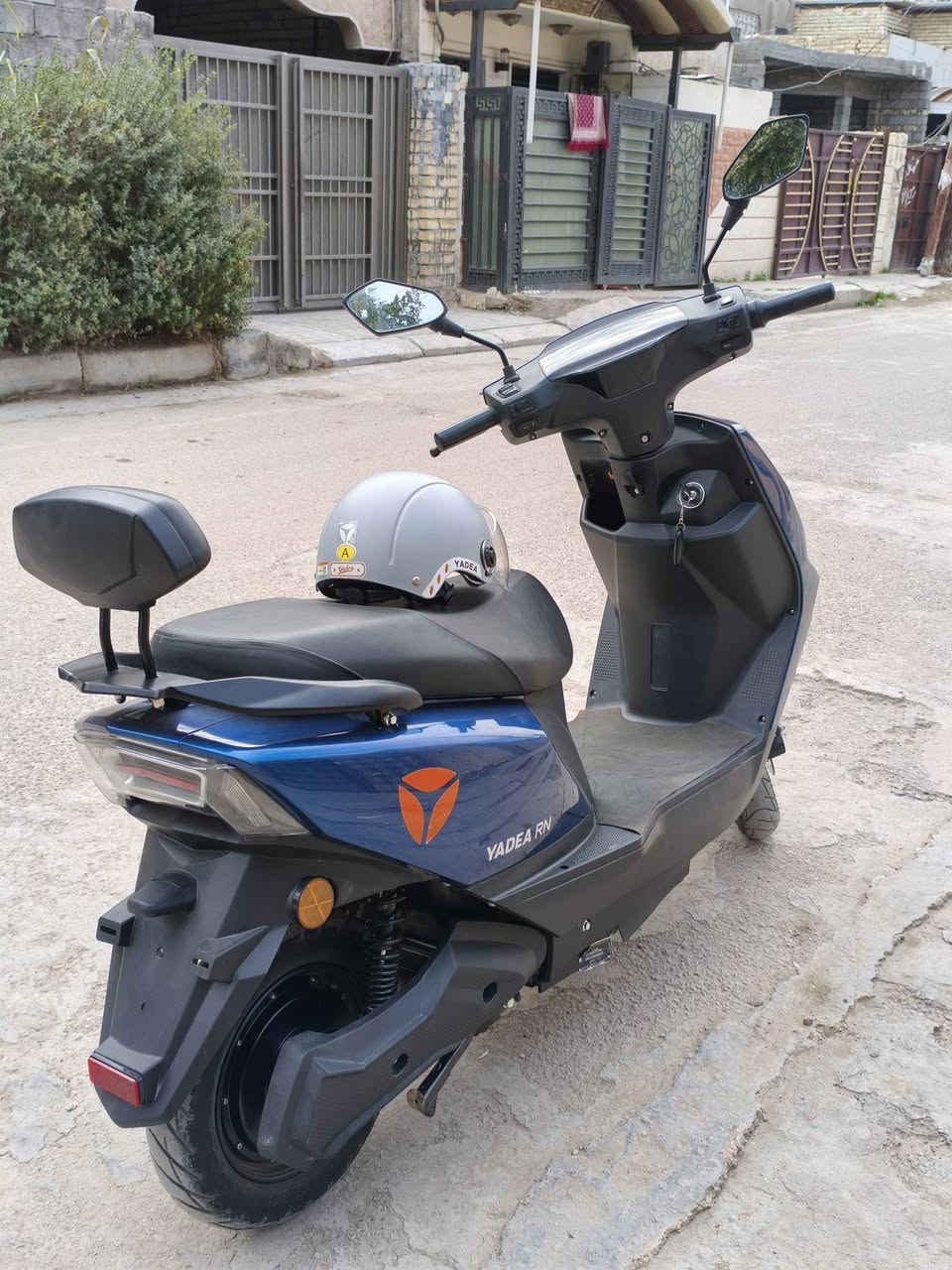 السلام عليكم 🙋
دراجة RN من شركة ياديا العـراق 
الدراجة نظيفة جداً مثل ما موضح بالصور 

​المحرك : 1200 واط ⚡

​البطارية : گرافين 72 فولت ، 23 امبير 
 (أحدث أنواع البطاريات).

​المدى: يمشي الشحن من 45-55 للشحنة الوحدة 

​السرعة: 50 كم/ساعة.

​الفرامل: دسك مزدوج (أمامي وخلفي).

حجم الويل : 10 انج امامي / 10 انج خلفي 

​السعر : 700 الف 

قفل ستيرن ، تشغيل عن بعد ، نظام R بك ، مانع سرقة

والدراجة وتر بروف ضد المي 🚣

​الدراجة مكفولة بضمان حقيقي معتمد من شركة ياديا العراق سنتين على الملف والبطارية وسنة على العقل والكهربائيات 
والدراجة بعدها داخل الضـمان
 اخذتها بتاريخ 26 / 10 / 2025 الوصل موجود
وياها خوذة هدية 🥷
رقمي : ***********
