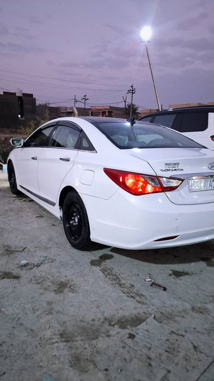 سوناتا امريكي بيها حادث شامل خلفي فقط موديل 12 رقم انجليزي ثانويه لل 31 باسمي السياره بيها ثلاث قطع السياره جديده معنى الكلمه السياره فول بصمه يا بصمه ابواب فتحه  تخم تاير قبل خمسه ايام شاده مكينه وكير خير من الله شرط ماكينه ما مفتوحه بابل الحمزه الغربي. السعر108وبيه مجال.. ***********
