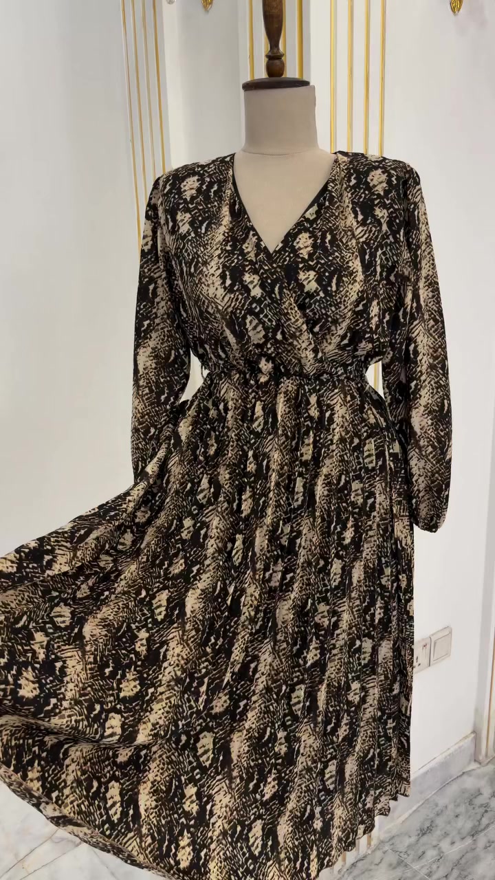 الخامة: شيفون عالي الجودة مع بطانة داخلية ناعمة.
التصميم: أكمام طويلة، خصر مرن، وقصة كلوش منسدلة.
رقم (1):يلبس قياس 38 و 40 .
رقم (2): يلبس قياس 42 و 44.
رقم (3): يلبس قياس 46 و 48 .
رقم (4): يلبس قياس 50 و 52 .
(35(


**إذا كنت صاحب هذا الإعلان وتريد حذفه لأي سبب، رجاءا أرسل رسالة إلى الدعم الفني**