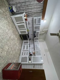 كاونترات مطبخ كامل للبيع وعلى شكل حرف Lمتكونة من قطعة عمودية وقطعتين ا...