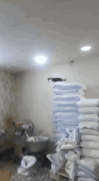 طائرة درون E88
الدقة 4كي
كامرة مزدوجة امامية وسفلية
مسافة تصل الى 150 متر
تشمل ميزات مثل الإقلاع والهبوط التلقائي، وضع تثبيت الارتفاع، وضع الرأس، والقدرة على التقاط الصور ومقاطع الفيديو رقمي هاذا ***********
