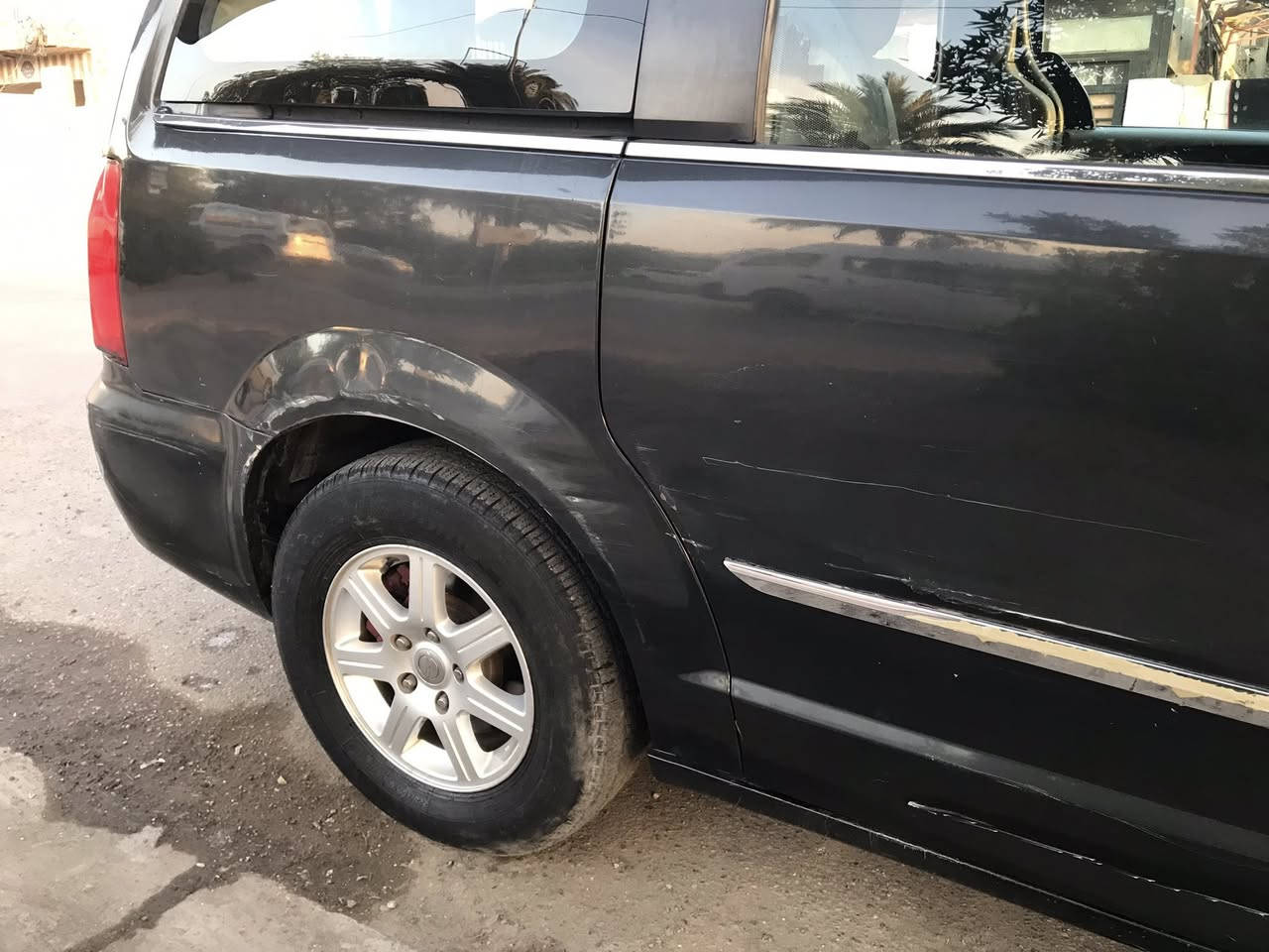 السلام عليكم اخواني
كرايسلر تاون اند كانتري موديل ٢٠١٢ كندي لون فيلي غامق رقم  سليمانية بأسمي تريد  تحويل مباشر مني او وكاله اني حاضر فول مواصفات فتحه سقف حساسات كاميرا هيتر مري ثلاث قطع تبريد شاشه او بيانو شغال ١٠٠٪؜ على ايدي ثلاث شاشات بيبان كهرباء صندوق كهرباء سكليتر كهرباء كرسي السائق كهرباء كراسي سياحي بلع حادثها جاملغ ايمن وبنيد بدون دواخل شرط الفحص حادثها هنا موضح بالصور ٦ جام كهرباء سبيرها الاصلي وياها نفسه وواحد ثاني احتياط تخم تايرات المحرك البلادي مالتها لا مفتوح ولا مبدل على نفس رقم الشاصي والكير خير من الله تخم اذاين جدد صدر ٩٥٪؜ سويج اضافي وياها البلادي السعر ١٣٣ وبيها مجال ان شاء الله مكاني بغداد الكرخ للاستفسار *********** او على الواتساب 
اسف على الاطاله
