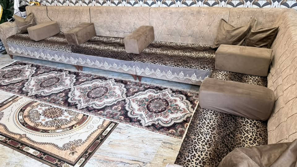 تخم ديوان تفصال 18 مقعد للبيع مع كوشاته ومفارش صيفي وشتوي
*********** واتساب
مكاني بعقوبة
