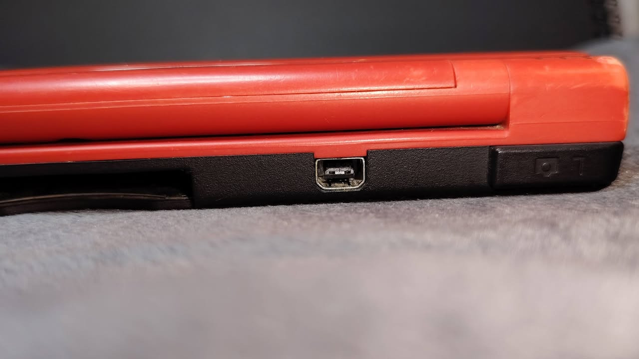 🔥 للبيع جهاز Nintendo DSi XL إصدار ماريو 25th Anniversary 🔥
✅ اللون الأحمر إصدار ماريو النادر
✅ الشاشتين شغالات 
🛑🛑🛑🛑🛑
🚨 مشكله الوحيده منفذ الشحن مثل ما  مبين بل صوره لاكن يشحن
طبيعي
🛑🛑🛑🛑🛑 
✅ ويا الشاحن 
✅ ويا 16GB SD
✅ بي هواي العاب 
📌 نسبة النظافة: 75 الى80% تقريباً
📌 بيه خدوش 
📌 ما بي كرتون
📌 ما ويا قلم   
💰 السعر: 160ألف دينار عراقي
🚚 توجد خدمة توصيل
للجادين فقط ✨


**إذا كنت صاحب هذا الإعلان وتريد حذفه لأي سبب، رجاءا أرسل رسالة إلى الدعم الفني**