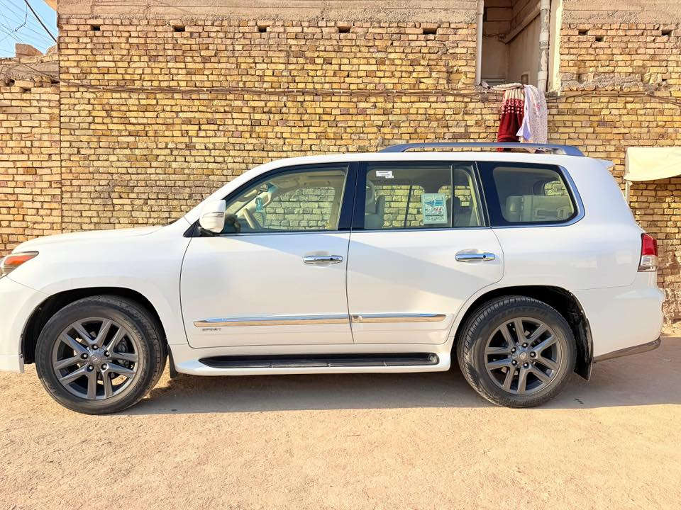 السلام عليكم لگزز 2014 رقم أربيل 
ماشية 100 حقيقي السيارة جديدة 
مكان السيارة الناصرية صورة السونار موجودة
للأستفسار ‭0786 280 5523‬
