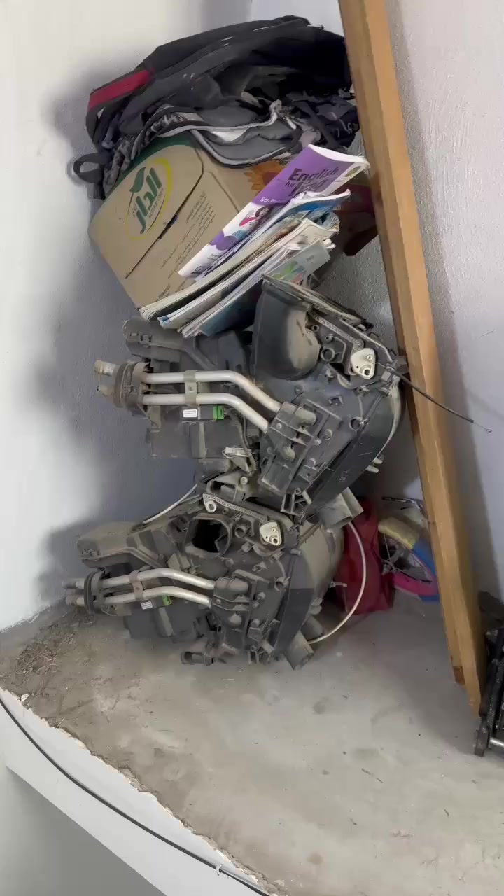 سلام عليكم فريز سمند أو بيجو هم يرهم عدد 2 كاملات مع الفانات وضفاير شرط التشغيل للاستفسار ‏‪***********
