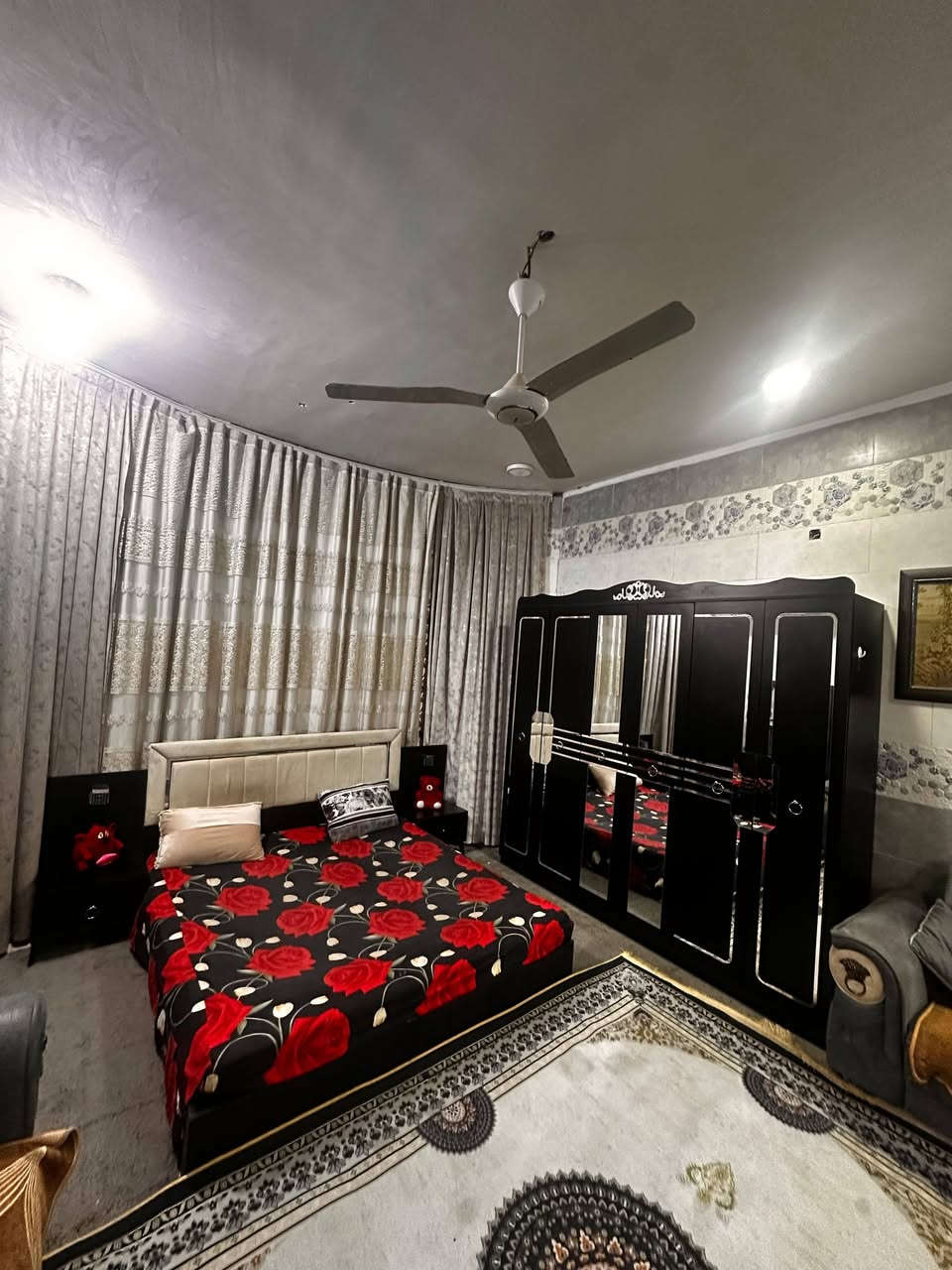 السلام عليكم غرفه للبيع خمس قطع نظيفه السعر 450
للاستفسار اتصل على الرقم ***********
