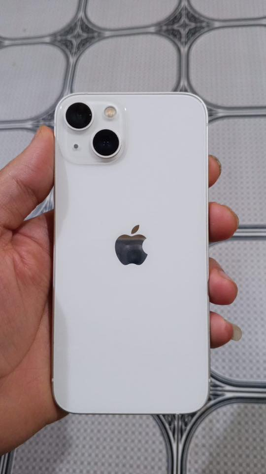 السلام عليكم شباب ايفون 13 كامرتين للبيع مامبدل بي ايشي تاخذه وتفحص وين ماتريد فقط بطارية 85 المو شراي لا يتعبني راسلني  واتساب ***********
