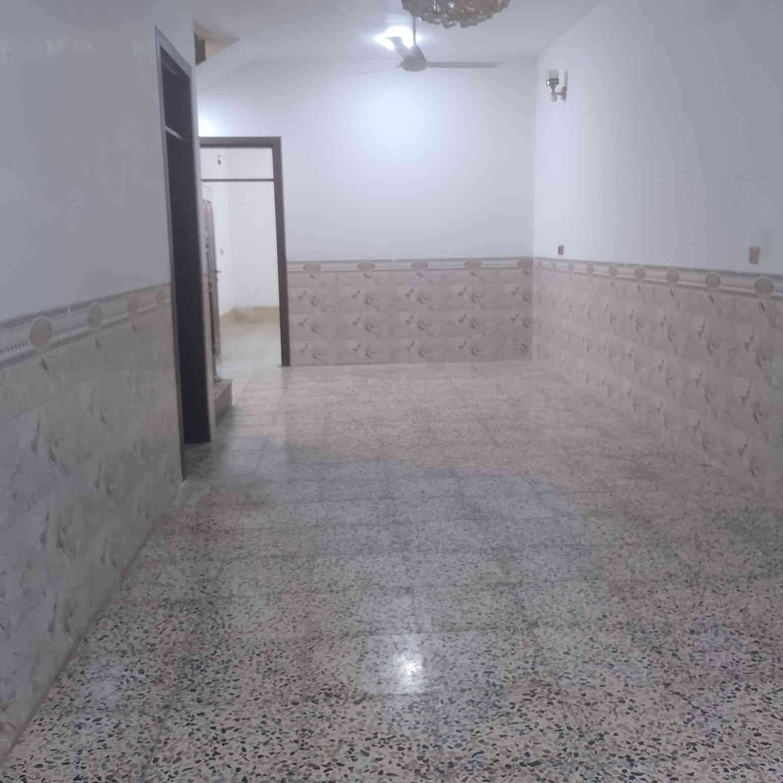 السلام عليكم  بيت اللايجار  العنوان  بدايه الصوفيه قرب من فندق الرمادي 
 استقبال غرف عداد 2  وصاله ومطبخ وحمام داخلي وخارجي  تصوير البيت موجود
💬للأستفسار مراجعه السعر 500بي مجال
       مكتب مصطفئ العلواني للعقارات 
    ***********   📲
🌐الرمادي الشركه مجاور اعداديه فلسطين
