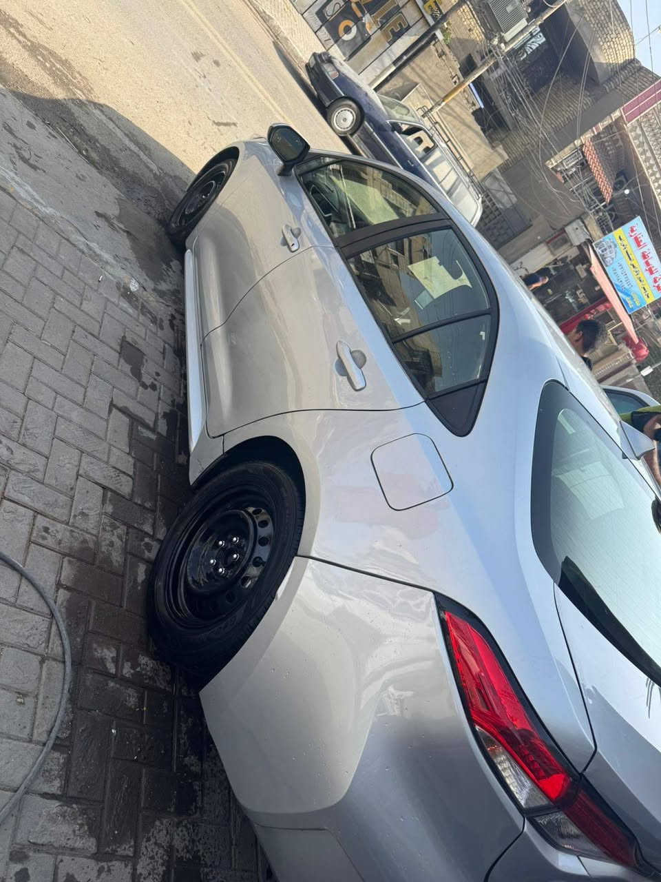 كوراله هايبرد
موديل 24
بسمي سياره 
بيه قطعتين مبدل اصلي
و4 قطع مصبوغه
مكان سياره 
بغداد الدوره 
ترقيم يكلف 200 الف
سعر 140 وبيه مجال بصيط 
هاتف *********** موجود واتساب
